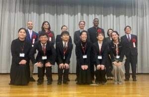 前列右から３番目に大西さん、左から２番目に藤岡さん